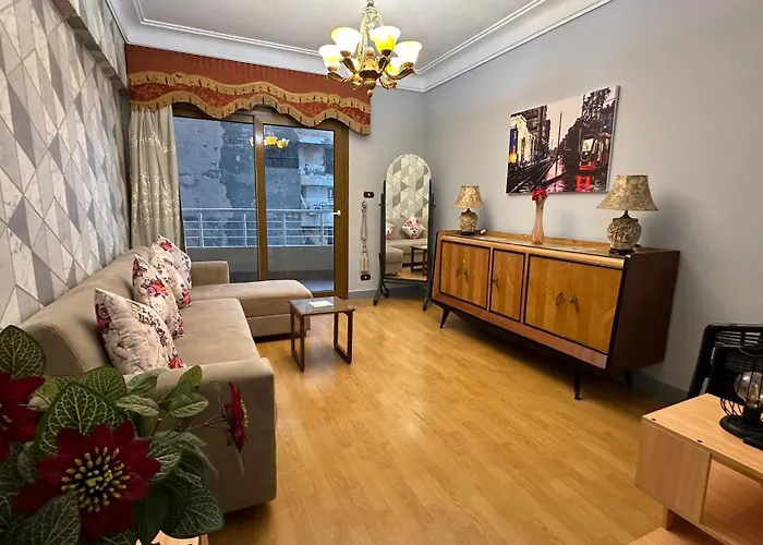 First Row Spacious Seaview Apartment